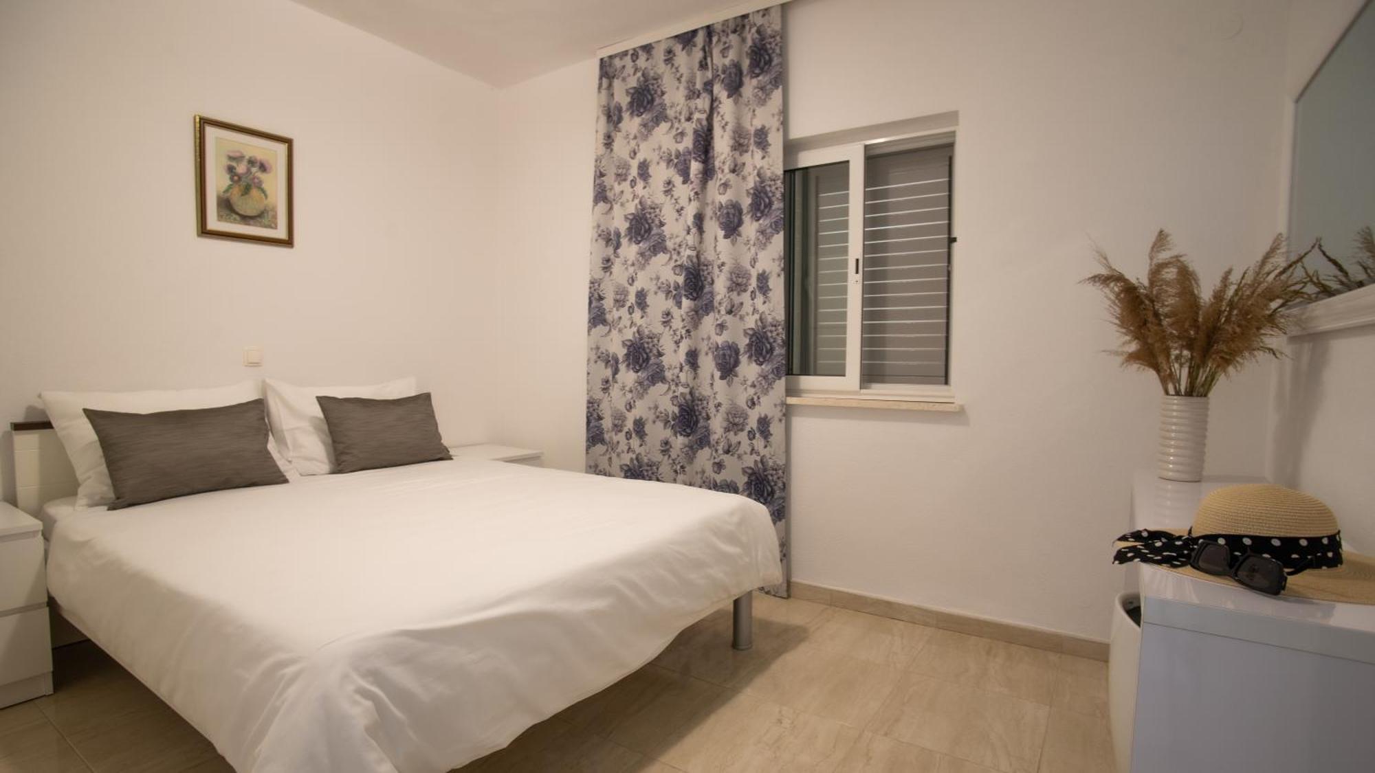 Apartment Antun - Adriatic Coast Retreat Blace Rum bild